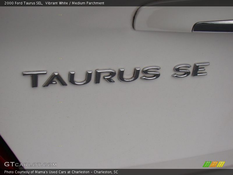 Vibrant White / Medium Parchment 2000 Ford Taurus SEL