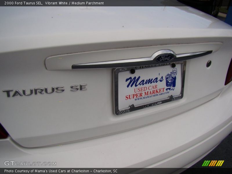 Vibrant White / Medium Parchment 2000 Ford Taurus SEL