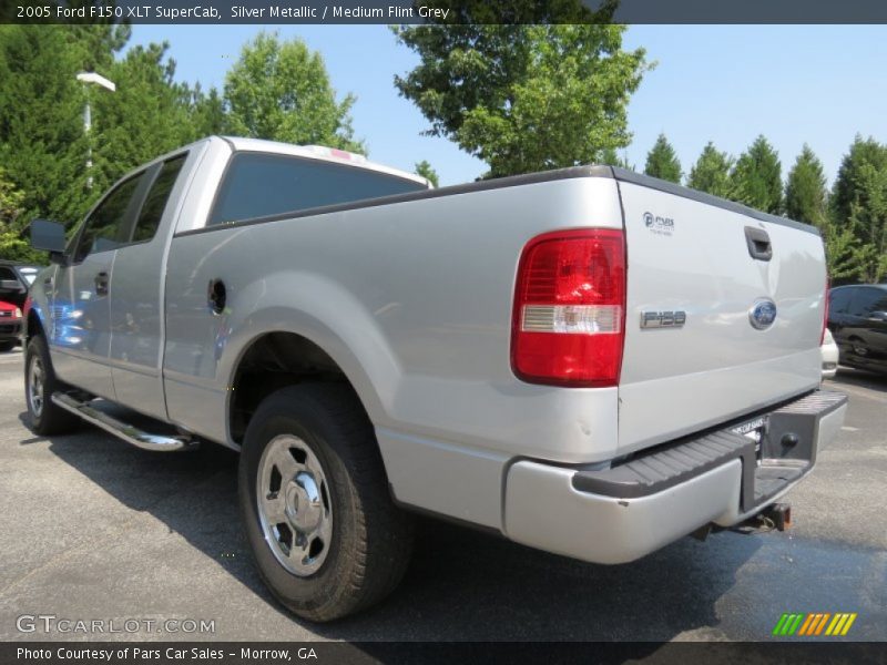Silver Metallic / Medium Flint Grey 2005 Ford F150 XLT SuperCab