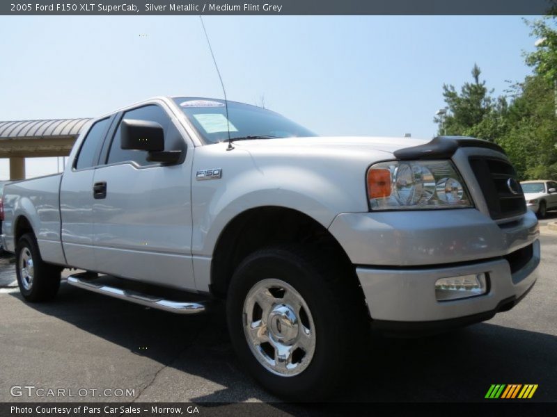 Silver Metallic / Medium Flint Grey 2005 Ford F150 XLT SuperCab