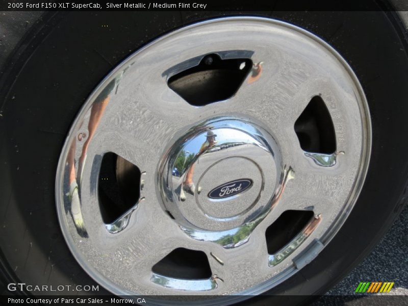 Silver Metallic / Medium Flint Grey 2005 Ford F150 XLT SuperCab