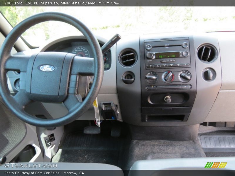 Silver Metallic / Medium Flint Grey 2005 Ford F150 XLT SuperCab