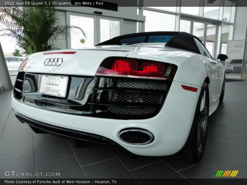 Ibis White / Red 2012 Audi R8 Spyder 5.2 FSI quattro