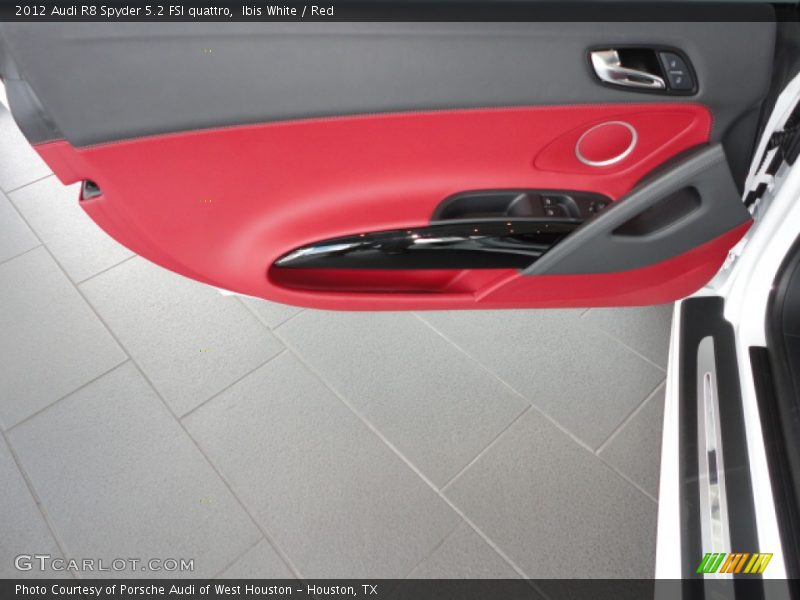 Ibis White / Red 2012 Audi R8 Spyder 5.2 FSI quattro