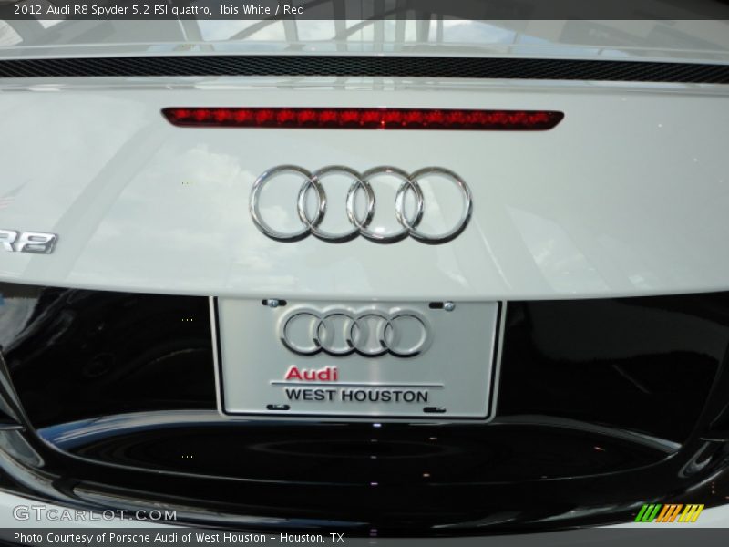 Ibis White / Red 2012 Audi R8 Spyder 5.2 FSI quattro