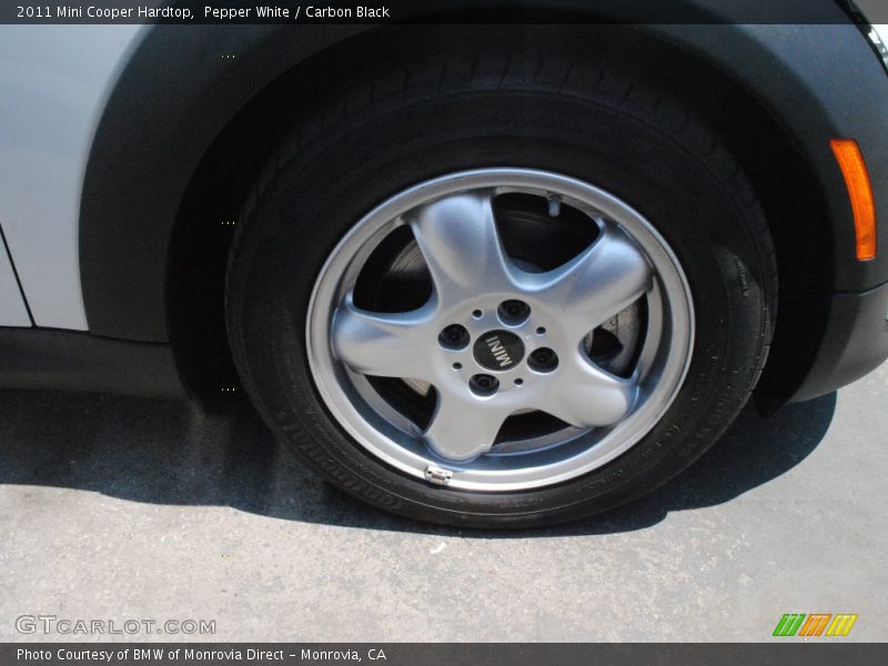 Pepper White / Carbon Black 2011 Mini Cooper Hardtop