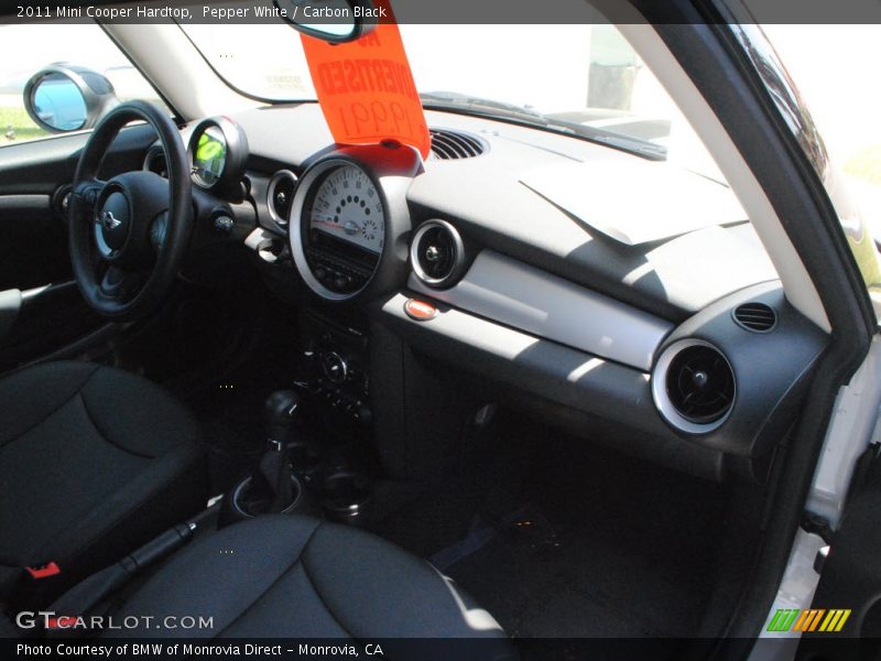 Pepper White / Carbon Black 2011 Mini Cooper Hardtop