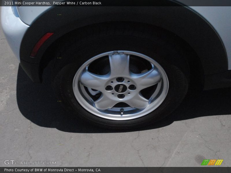 Pepper White / Carbon Black 2011 Mini Cooper Hardtop