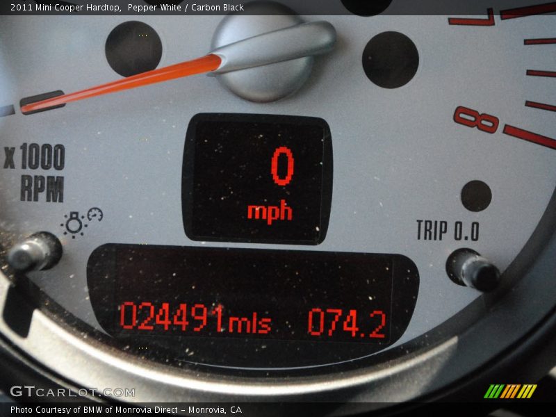 Pepper White / Carbon Black 2011 Mini Cooper Hardtop