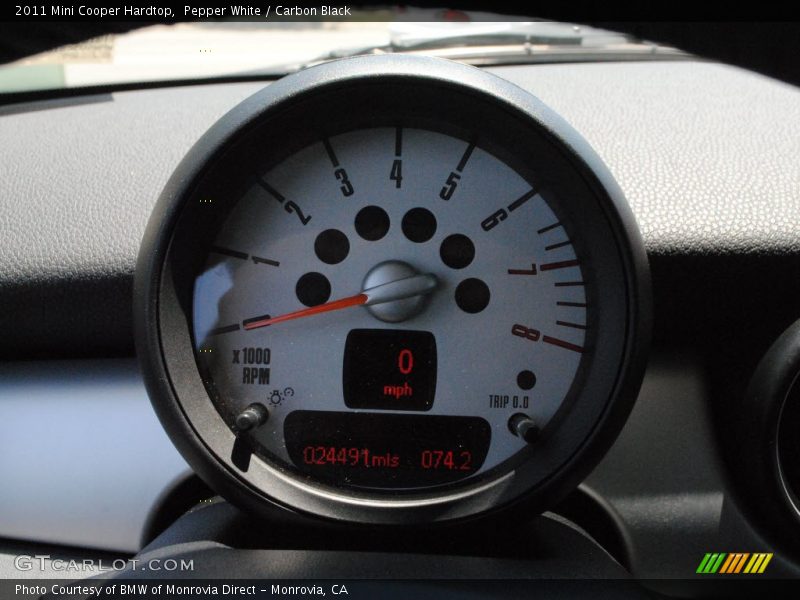 Pepper White / Carbon Black 2011 Mini Cooper Hardtop