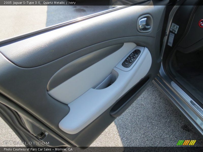 Quartz Metallic / Ivory 2005 Jaguar S-Type 3.0
