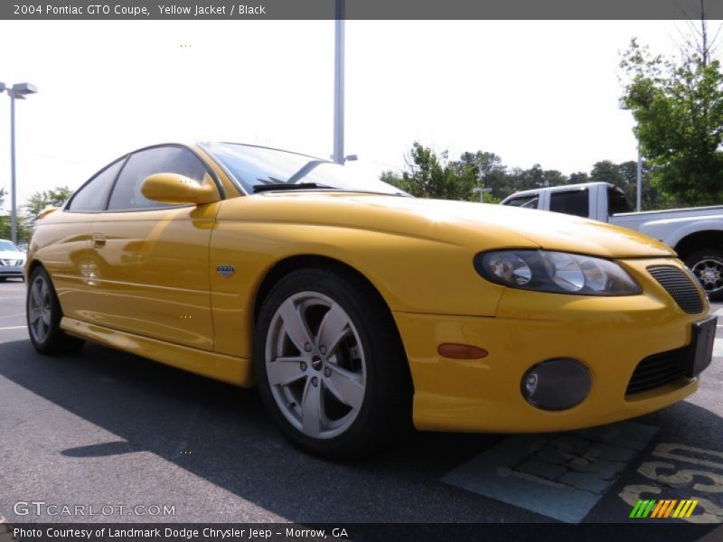 Front 3/4 View of 2004 GTO Coupe