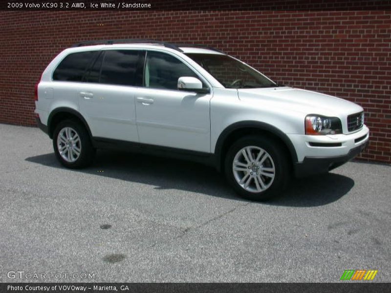 Ice White / Sandstone 2009 Volvo XC90 3.2 AWD