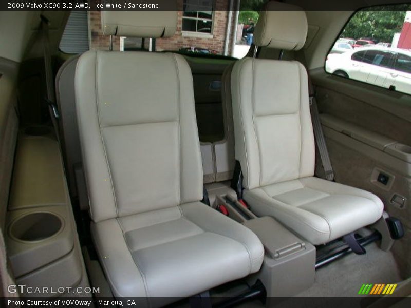 Ice White / Sandstone 2009 Volvo XC90 3.2 AWD