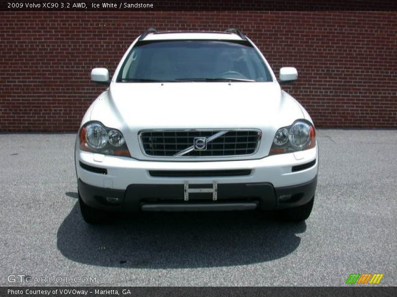 Ice White / Sandstone 2009 Volvo XC90 3.2 AWD