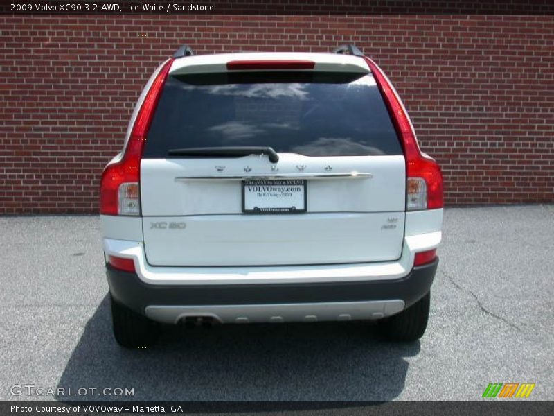 Ice White / Sandstone 2009 Volvo XC90 3.2 AWD