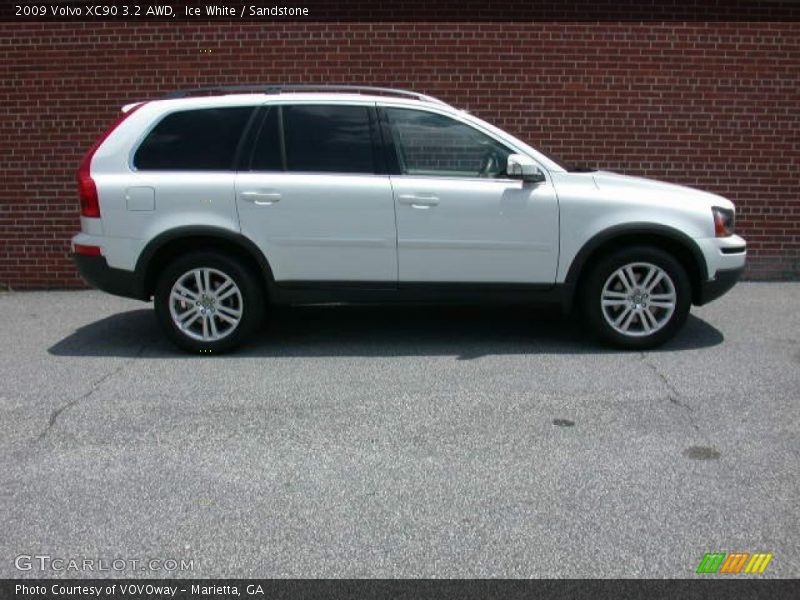 Ice White / Sandstone 2009 Volvo XC90 3.2 AWD