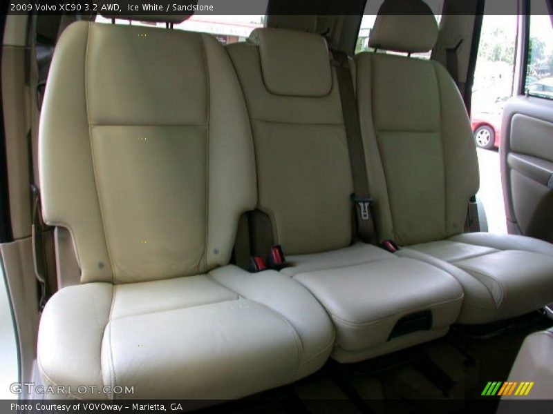 Ice White / Sandstone 2009 Volvo XC90 3.2 AWD