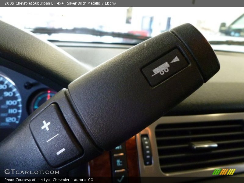 Silver Birch Metallic / Ebony 2009 Chevrolet Suburban LT 4x4