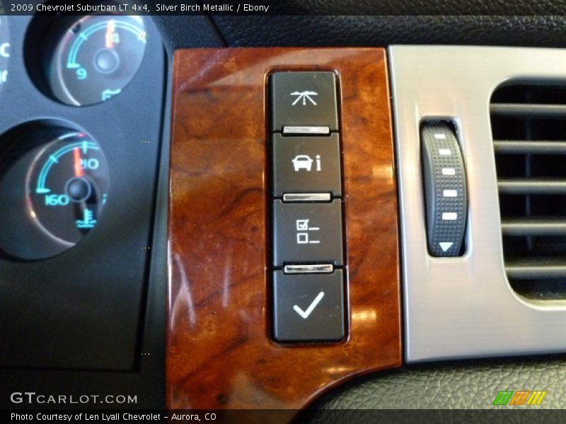 Silver Birch Metallic / Ebony 2009 Chevrolet Suburban LT 4x4