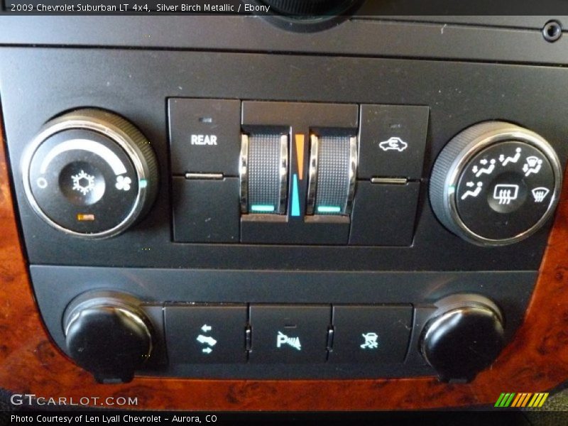 Silver Birch Metallic / Ebony 2009 Chevrolet Suburban LT 4x4