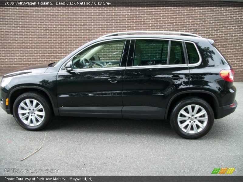 Deep Black Metallic / Clay Grey 2009 Volkswagen Tiguan S