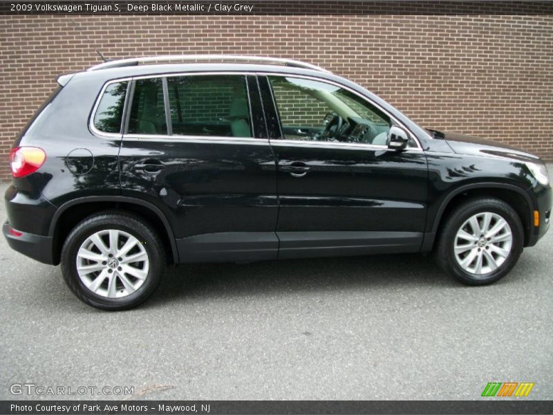 Deep Black Metallic / Clay Grey 2009 Volkswagen Tiguan S
