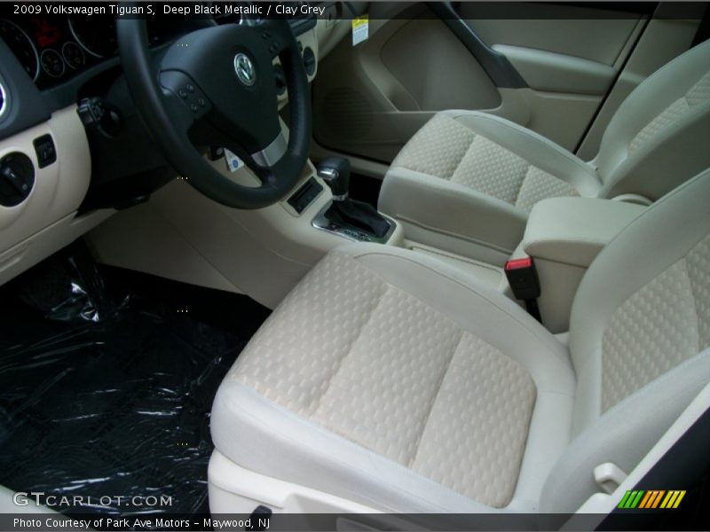 Deep Black Metallic / Clay Grey 2009 Volkswagen Tiguan S