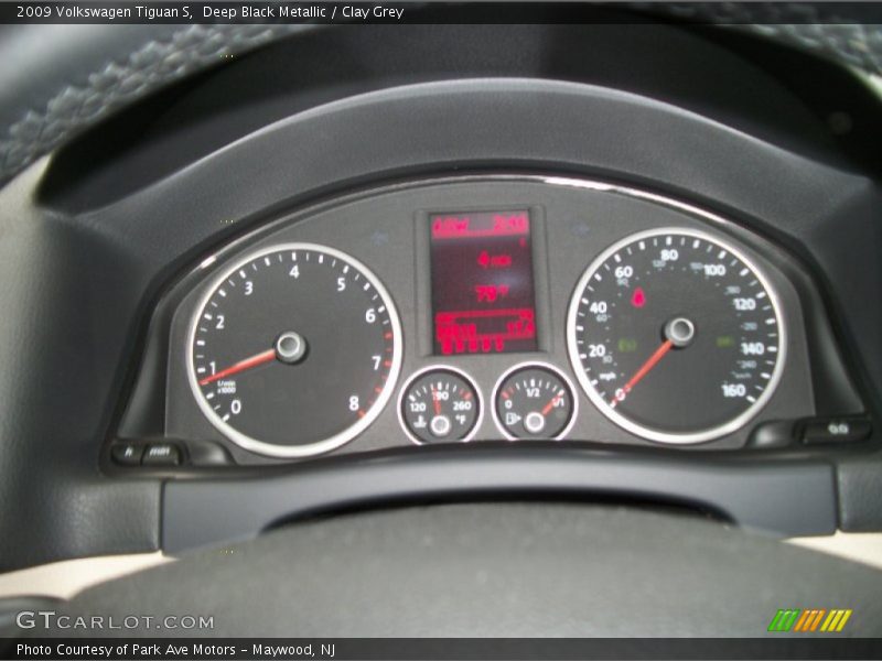 Deep Black Metallic / Clay Grey 2009 Volkswagen Tiguan S