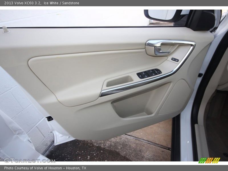 Ice White / Sandstone 2013 Volvo XC60 3.2