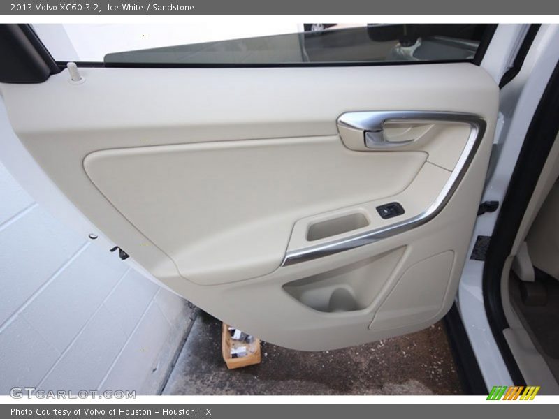 Ice White / Sandstone 2013 Volvo XC60 3.2