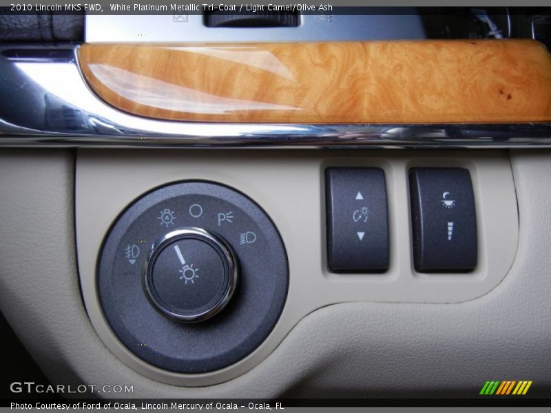 White Platinum Metallic Tri-Coat / Light Camel/Olive Ash 2010 Lincoln MKS FWD