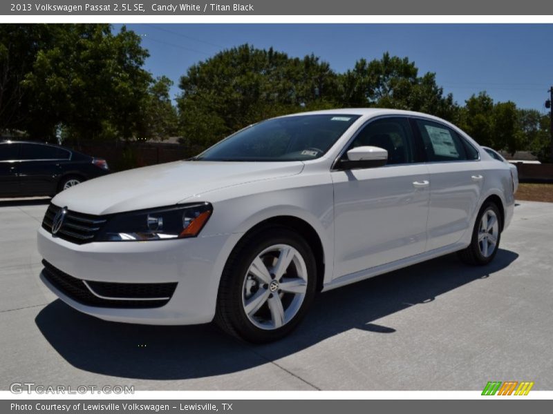 Front 3/4 View of 2013 Passat 2.5L SE