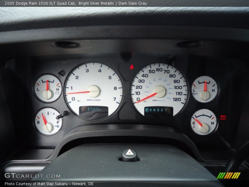 Bright Silver Metallic / Dark Slate Gray 2005 Dodge Ram 1500 SLT Quad Cab