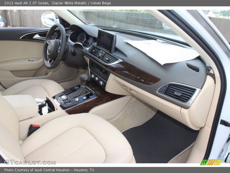 Dashboard of 2013 A6 2.0T Sedan