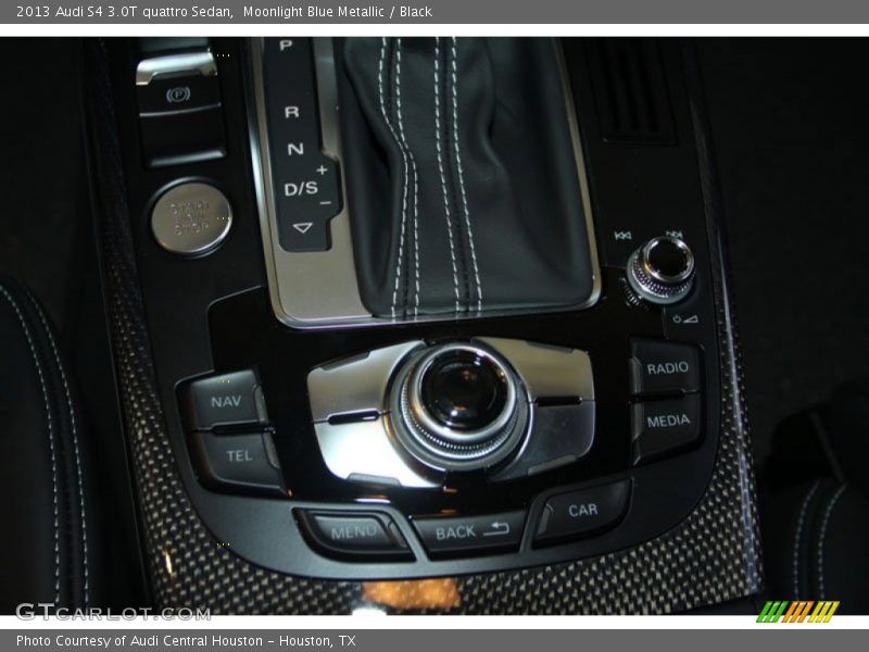 Controls of 2013 S4 3.0T quattro Sedan