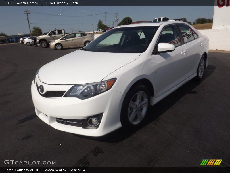 Super White / Black 2012 Toyota Camry SE