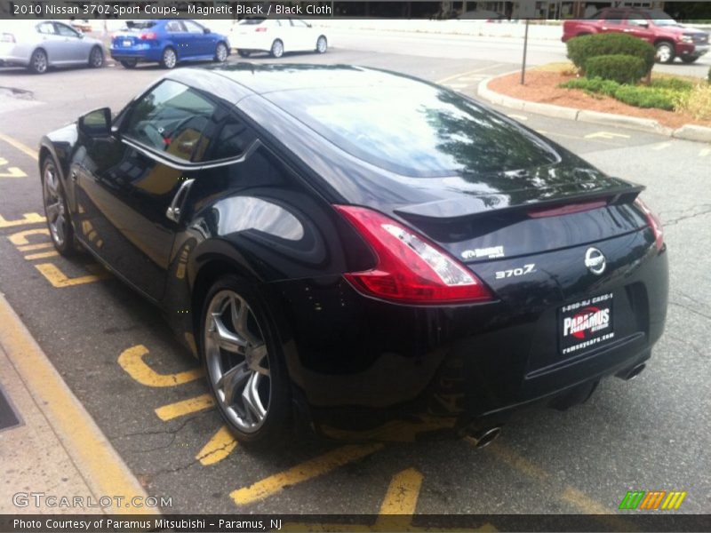 Magnetic Black / Black Cloth 2010 Nissan 370Z Sport Coupe