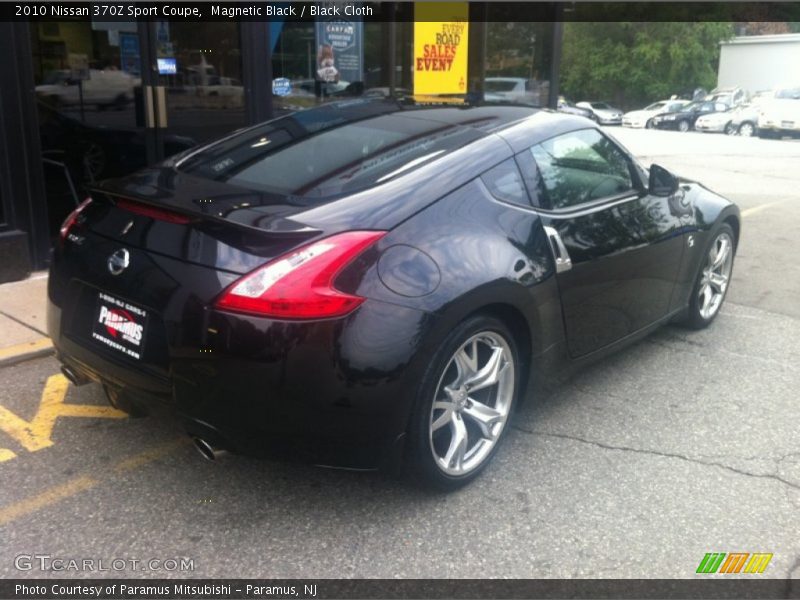 Magnetic Black / Black Cloth 2010 Nissan 370Z Sport Coupe