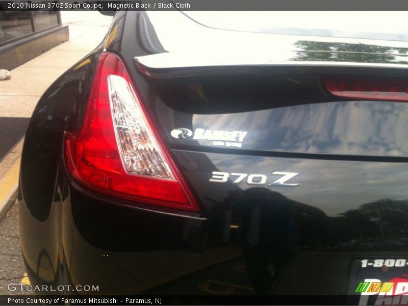 Magnetic Black / Black Cloth 2010 Nissan 370Z Sport Coupe