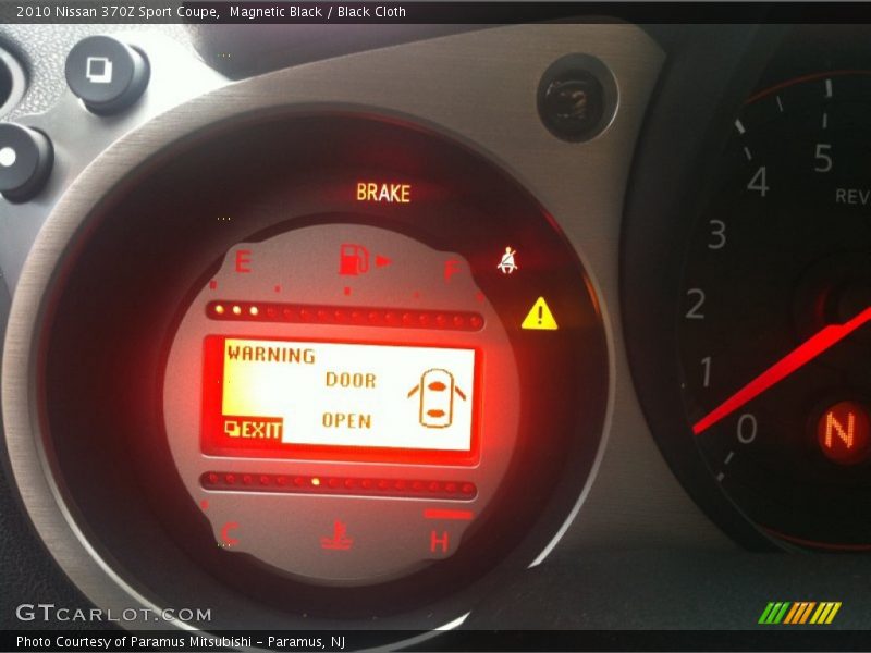 Magnetic Black / Black Cloth 2010 Nissan 370Z Sport Coupe