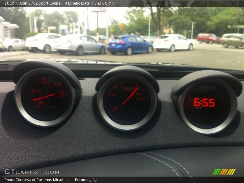Magnetic Black / Black Cloth 2010 Nissan 370Z Sport Coupe