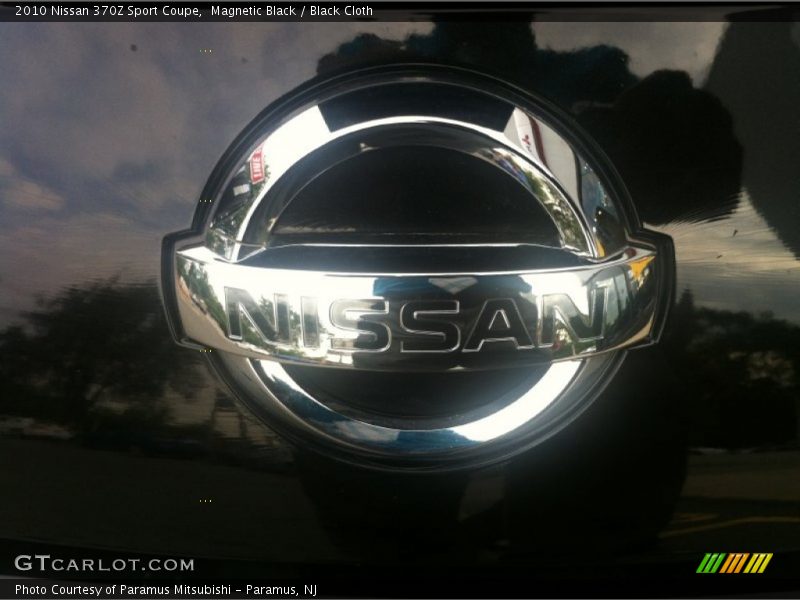 Magnetic Black / Black Cloth 2010 Nissan 370Z Sport Coupe