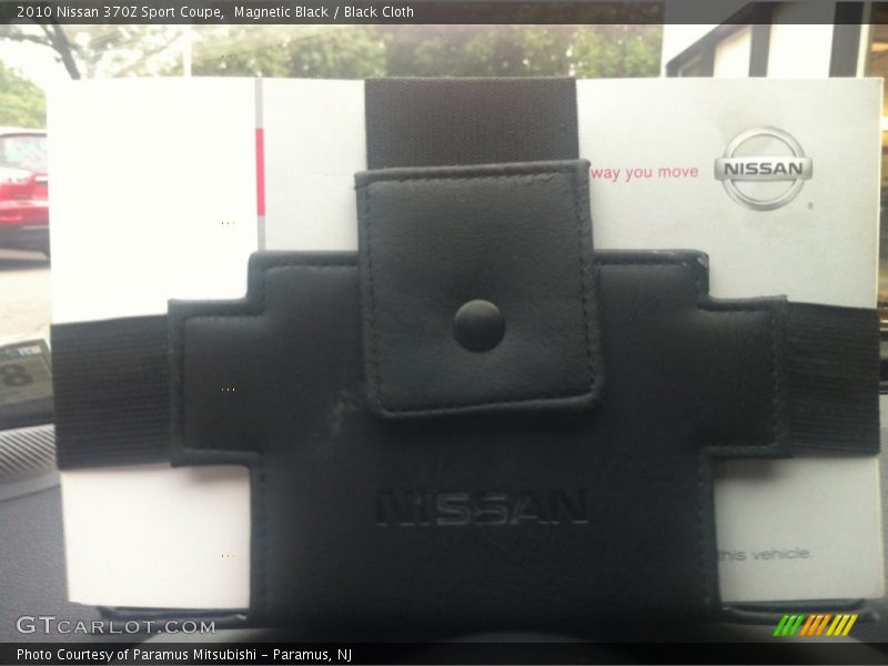 Magnetic Black / Black Cloth 2010 Nissan 370Z Sport Coupe