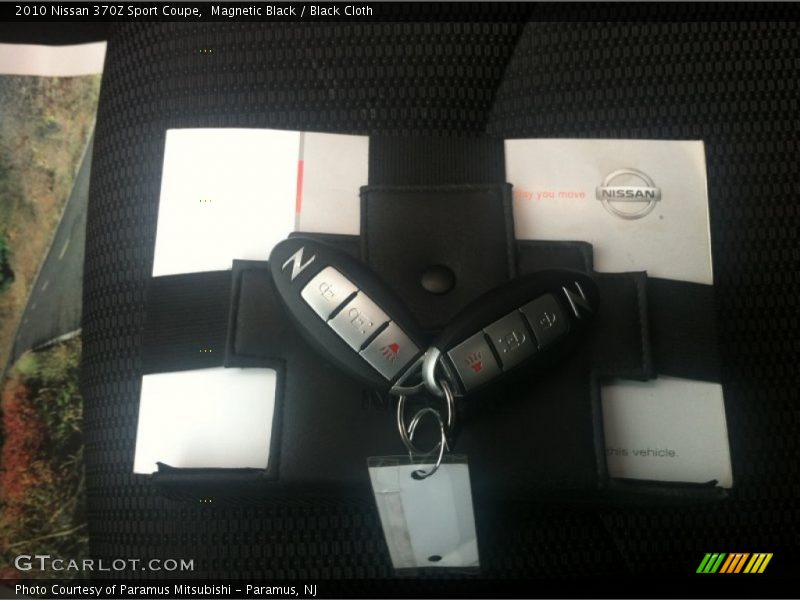 Magnetic Black / Black Cloth 2010 Nissan 370Z Sport Coupe