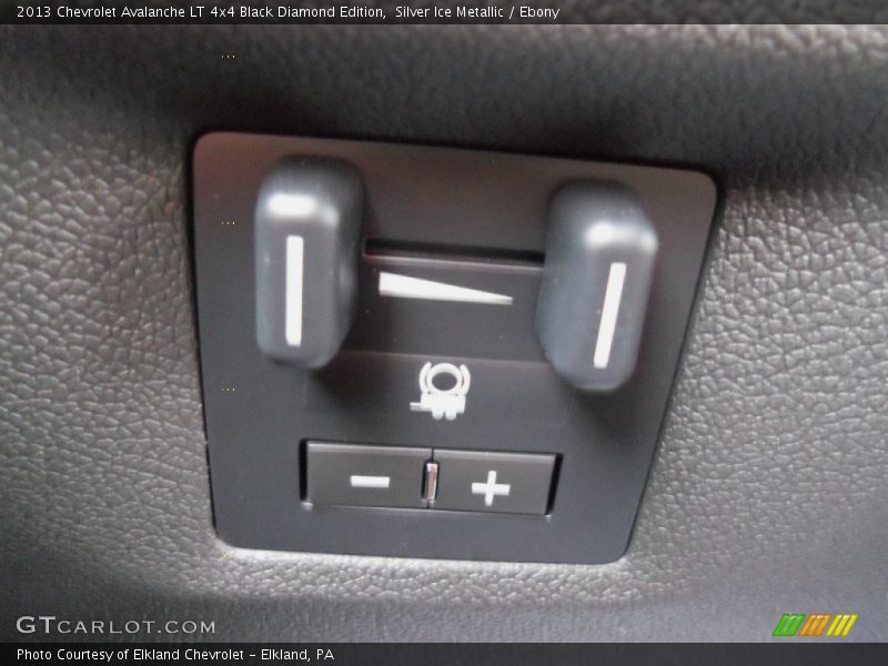 Silver Ice Metallic / Ebony 2013 Chevrolet Avalanche LT 4x4 Black Diamond Edition
