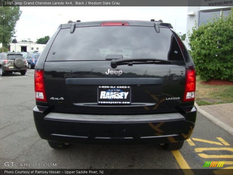 Black / Medium Slate Gray 2005 Jeep Grand Cherokee Laredo 4x4