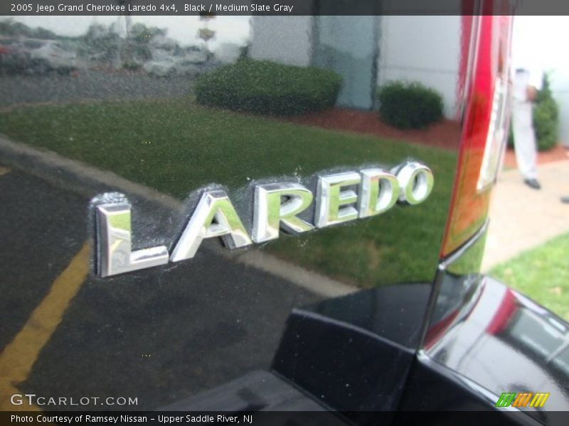Black / Medium Slate Gray 2005 Jeep Grand Cherokee Laredo 4x4
