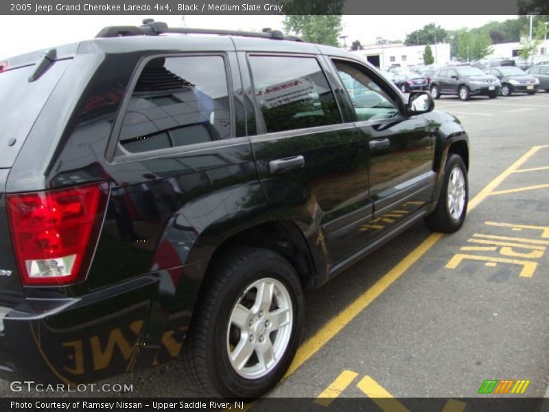 Black / Medium Slate Gray 2005 Jeep Grand Cherokee Laredo 4x4