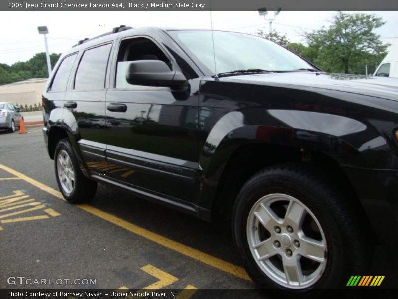 Black / Medium Slate Gray 2005 Jeep Grand Cherokee Laredo 4x4